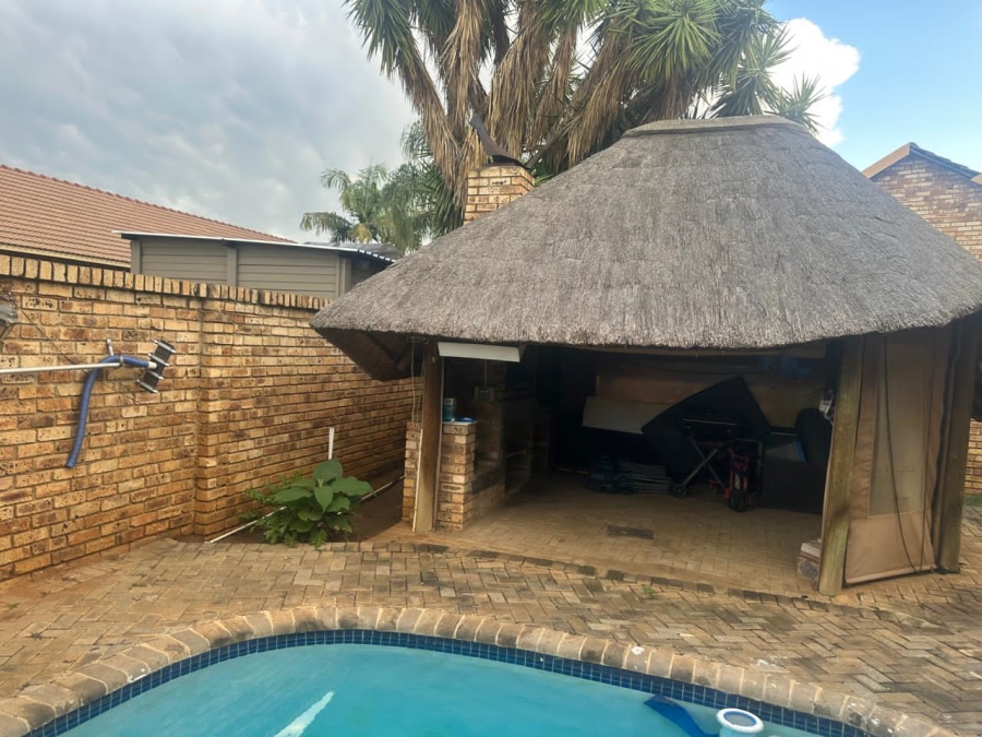 5 Bedroom Property for Sale in Waterval East North West